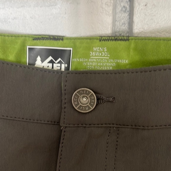 REI Hiking Pants Dark Charcoal Gray Outdoor Gorpcore Men’s size 36W x 30L - Picture 3 of 7